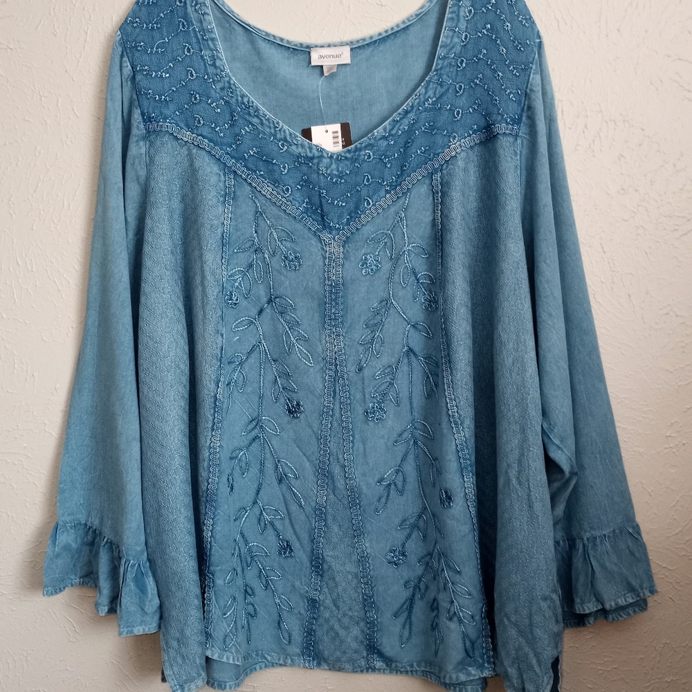 22/24 Avenue Light Denim Blouse